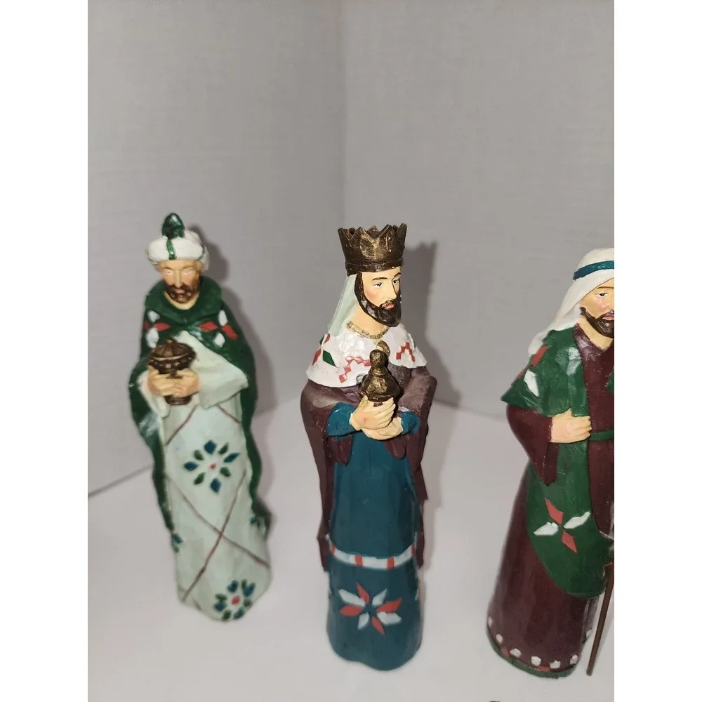 Kirkland Carved Resin 7 piece hand‎ painted Nativity set